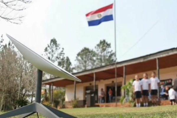 400 ESCUELAS RURALES DEL PARAGUAY PROFUNDO  YA SE CONECTAN AL MUNDO VÍA SATELITE