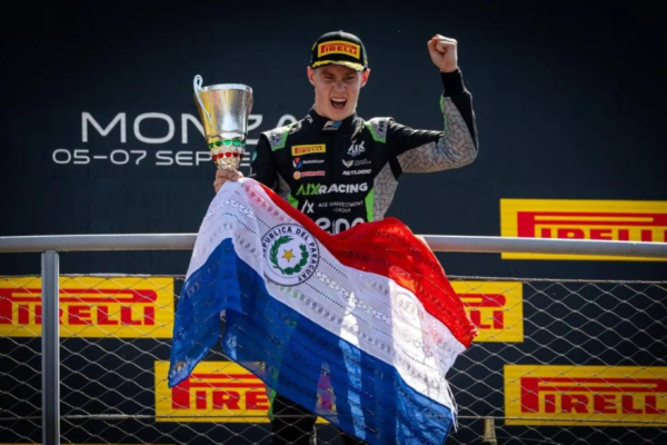 Joshua Duerksen hizo un histórico doblete en Monza