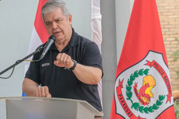 Enrique Riera “la policía esta para todos, sin distinción de colores. Aun cuando se quejen aquellos que nunca pusieron un ladrillo en las comisarías”
