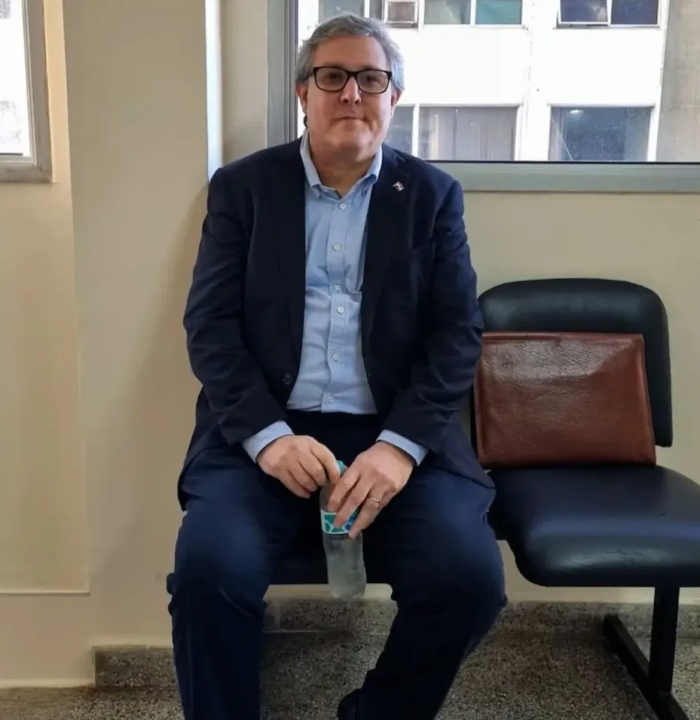 Rafael Filizzola Serra chicanea de nuevo y maltrata a la prensa tratando de conseguir aire